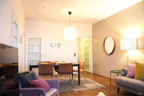 Cozy and Bright 2-Bedroom Apartment Washer and Dryer, King Size Bed